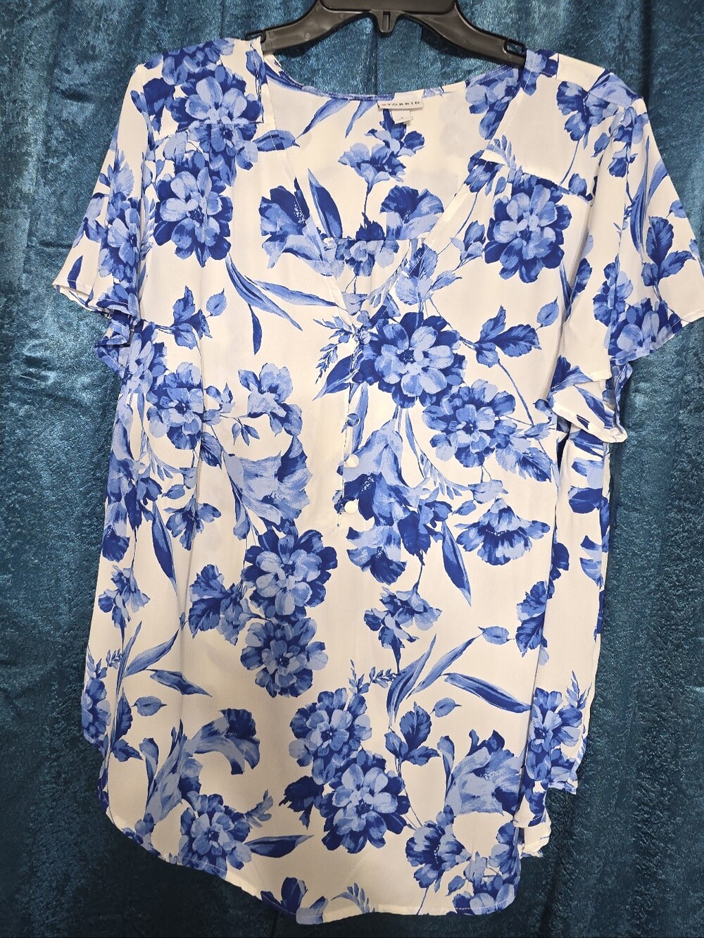 torrid White Short Sleeve V-Neck Top with Blue Floral Print